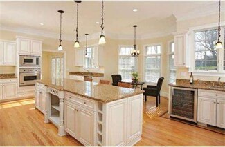 34 Shaw Rd, Chestnut Hill, MA 02467