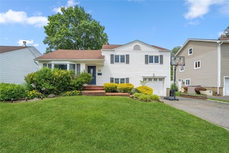 58 Circle Dr, Syosset, NY 11791