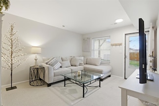 20879 Flora St, Roseville, MI 48066