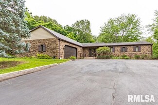 247 Townhall Rd, Metamora, IL 61548