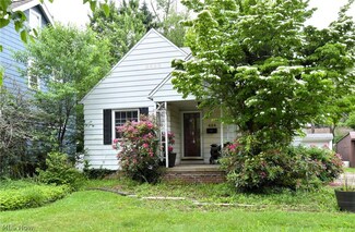 424 Parkside Dr, Bay Village, OH 44140