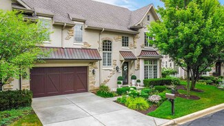 10 Willowcrest Dr Unit 10, Oak Brook, IL 60523