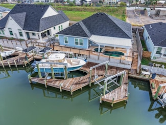 702 S Bay St, Aransas Pass, TX 78336