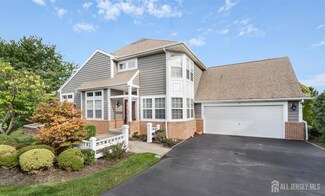 15 Cypress Point Ln, Monroe Township, NJ 08831