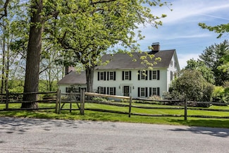 74 Melville Rd, Hyde Park, NY 12538