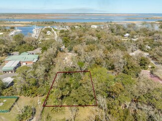 247 8th St, Apalachicola, FL 32320
