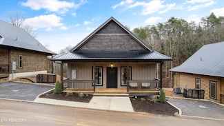 572 Warbonnet Way, Pigeon Forge, TN 37863