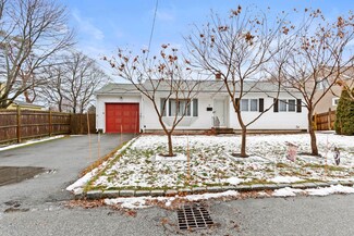 11 Meadow Rd, Portsmouth, NH 03801