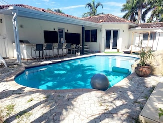 1116 N 13th Ct, Hollywood, FL 33019