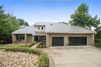 137 Summit Ridge Rd, Hurricane, WV 25526