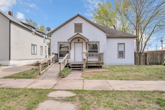 209 E 4th St, Newton, KS 67114