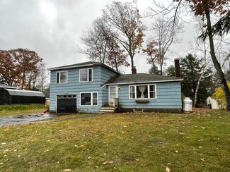 7 Forest Dr, Topsham, ME 04086