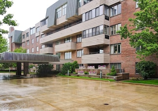 5200 Three Village Dr Unit LLB, Cleveland, OH 44124