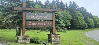 25 Mountain Crest Dr, Snowshoe, WV 24934