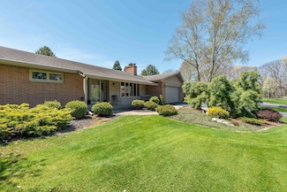 21 Jim Lin Ln, Racine, WI 53402