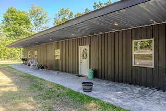 9049 Timber Dr, Mountain Grove, MO 65711