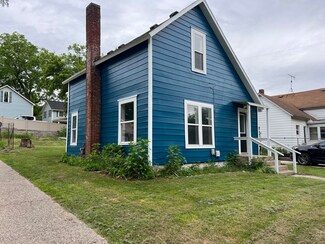 903 S Lafayette St, Greenville, MI 48838