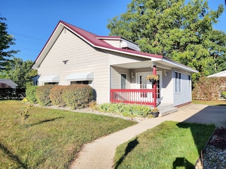 295 Birch St, Harrison, MI 48625