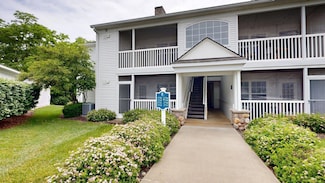 2718 S Knightsbridge Cir, Ann Arbor, MI 48105
