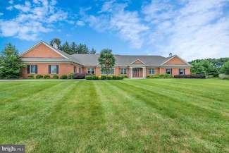 7050 Creek Crossing Dr, Harrisburg, PA 17111