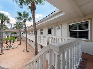 980 7th Ave S Unit 210, Naples, FL 34102