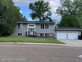 659 Spruce St, Dickinson, ND 58601