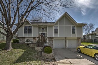 6911 Willis Dr, Pleasant Valley, MO 64068
