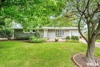706 W Davison St, Roanoke, IL 61561
