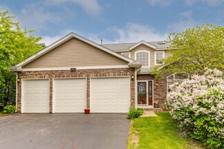 240 N Crooked Lake Ln, Lindenhurst, IL 60046
