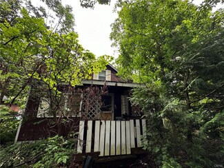 331 Hudson River Rd, Waterford, NY 12188