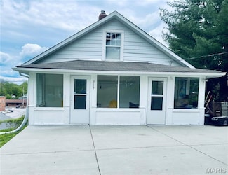 219 2nd St, Winfield, MO 63389