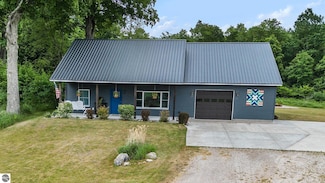 23736 110th Ave, Tustin, MI 49688