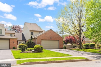 72 Leearden Rd, Hershey, PA 17033