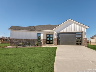 156 W Magnolia Cir, La Vernia, TX 78121