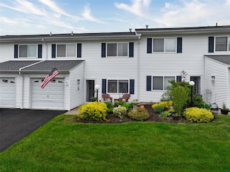 251 Tamerisk Ln, New Windsor, NY 12553