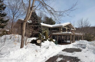 6248 Lakeview Dr, Pocono Pines, PA 18350