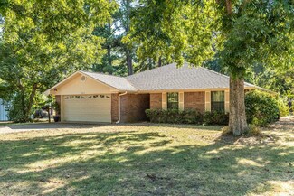 203 Gardner Dr, Palestine, TX 75803