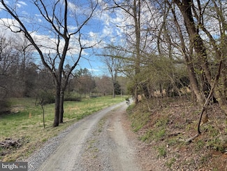 1 Lynx Farm Ln, Charlottesville, VA 22903