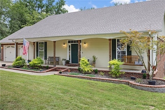940 Golden Pond Dr, Russellville, AR 72802