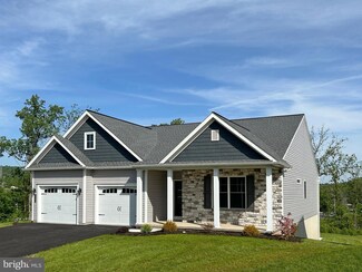 108 Tree Top Ln, Middletown, PA 17057
