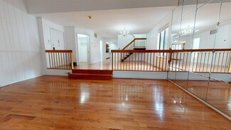 602 Sanderling Ct, Secaucus, NJ 07094