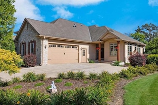 W162N5492 Westwind Dr Unit 2, Menomonee Falls, WI 53051