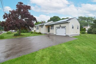 390 Lawton St, Somerset, MA 02725