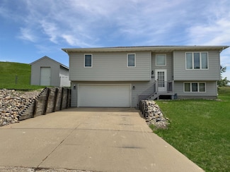 1312 7th St NE, Minot, ND 58703