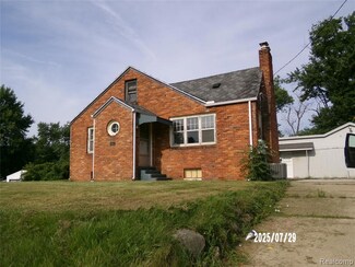 3052 S Center Rd, Burton, MI 48519