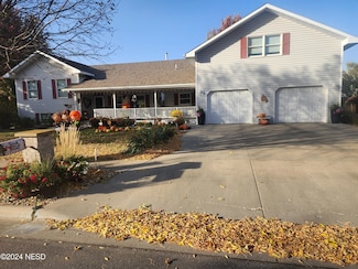 1305 11th Ave NE, Watertown, SD 57201