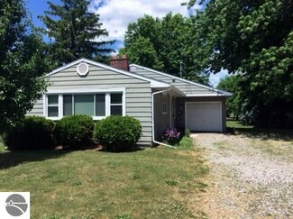 921 E Center St, Ithaca, MI 48847