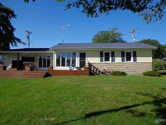 1325 E 700 S, Wolcottville, IN 46795