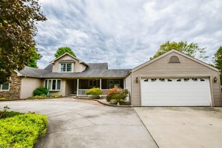 1364 Swigart Rd, Barberton, OH 44203