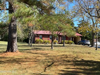 621 Fire Tower Rd, Richlands, NC 28574
